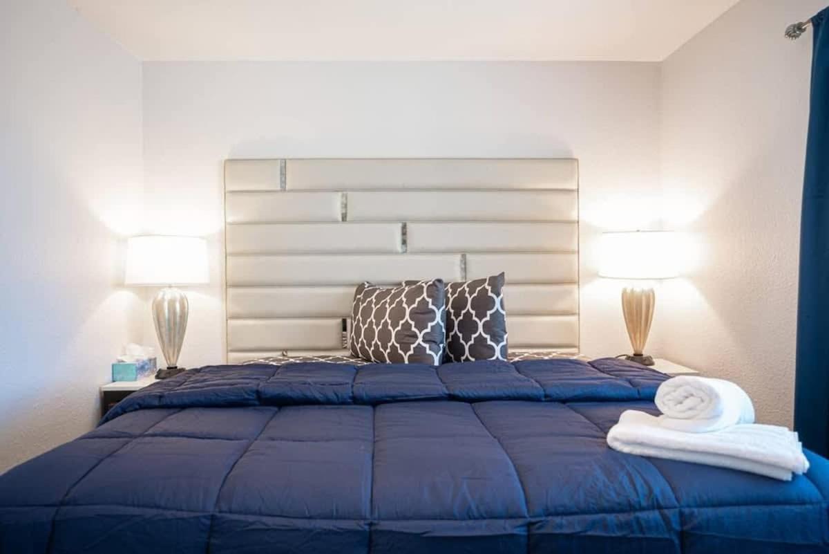 Vibrant Vegas Getaway W Pool Close To The Strip *