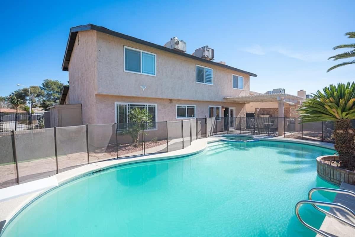 Holiday home Vibrant Vegas Getaway W Pool Close To The Strip *