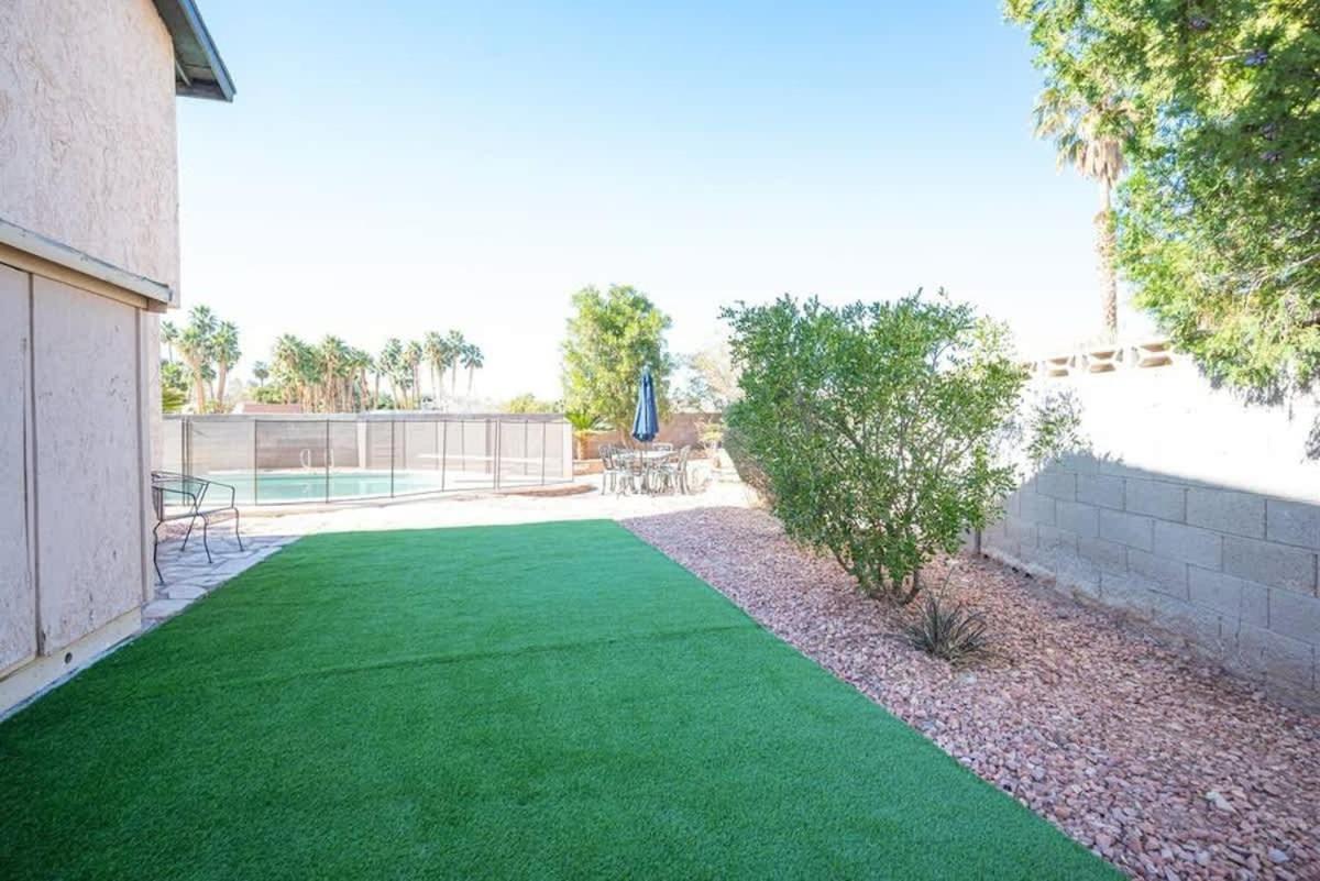 Vibrant Vegas Getaway W Pool Close To The Strip Holiday home Las Vegas