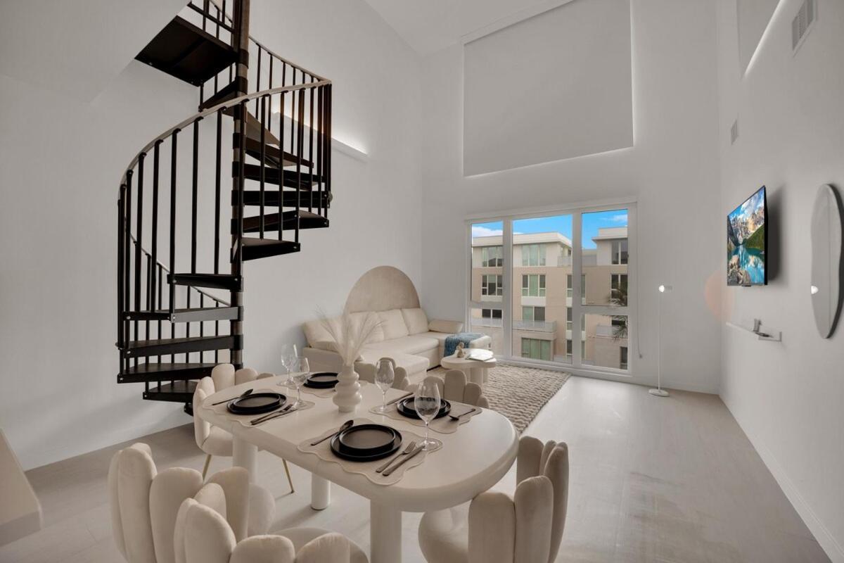 Casa Nube With Beach Club, Pickleball Court , Gym & Spa, Near Airport & Las Vegas Strip * Las Vegas