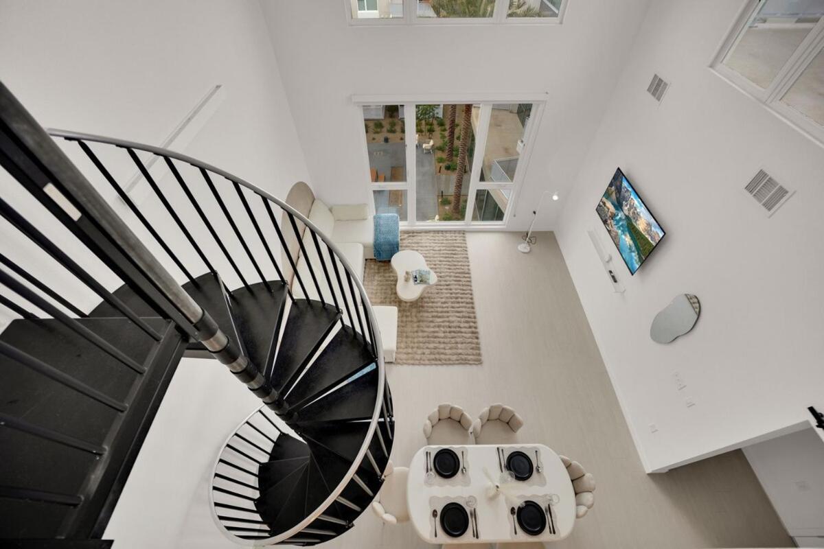 Casa Nube With Beach Club, Pickleball Court , Gym & Spa, Near Airport & Las Vegas Strip Apartment