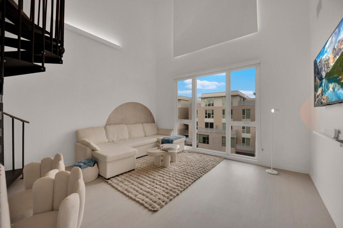 Casa Nube With Beach Club, Pickleball Court , Gym & Spa, Near Airport & Las Vegas Strip Apartment *