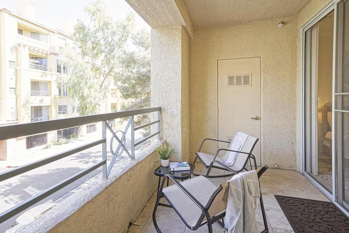 Dwell Descans - Restful Haven Steps To Vegas Strip Apartment Las Vegas