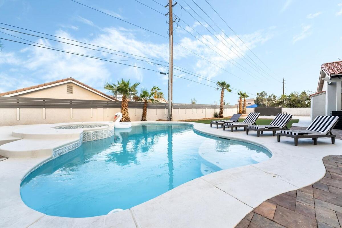 Big Groups, Heated Pool, 10 Mins To Strip, Games Holiday home Las Vegas