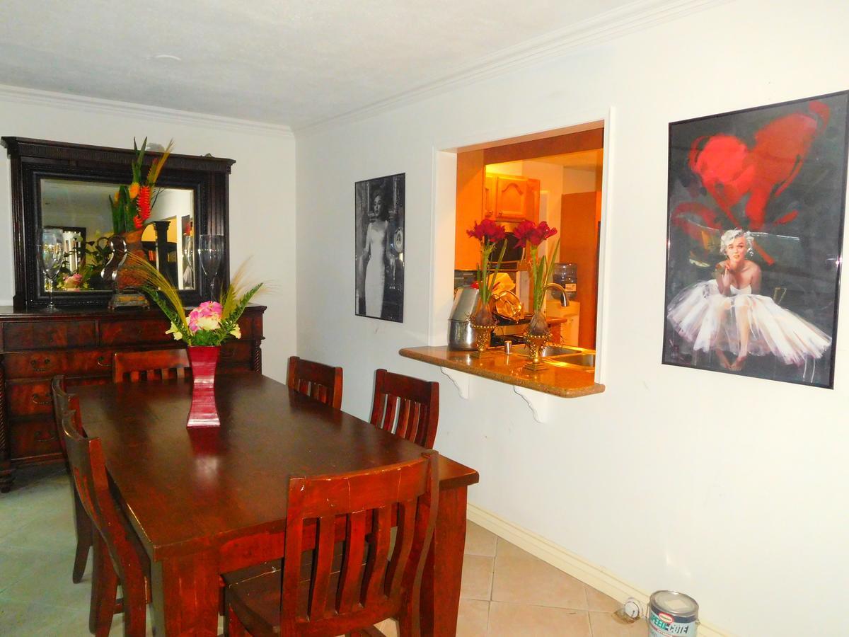 The Dean Martin Downtown Holiday home