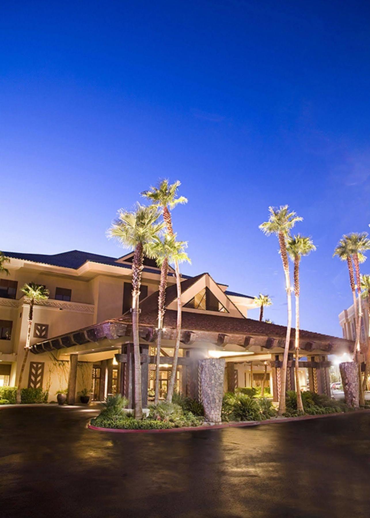Tahiti Village & 4*
