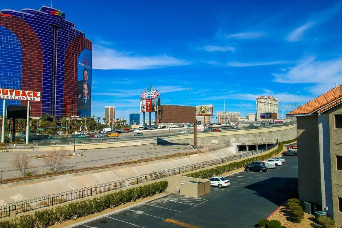 Strip View Luxury Apartment Las Vegas