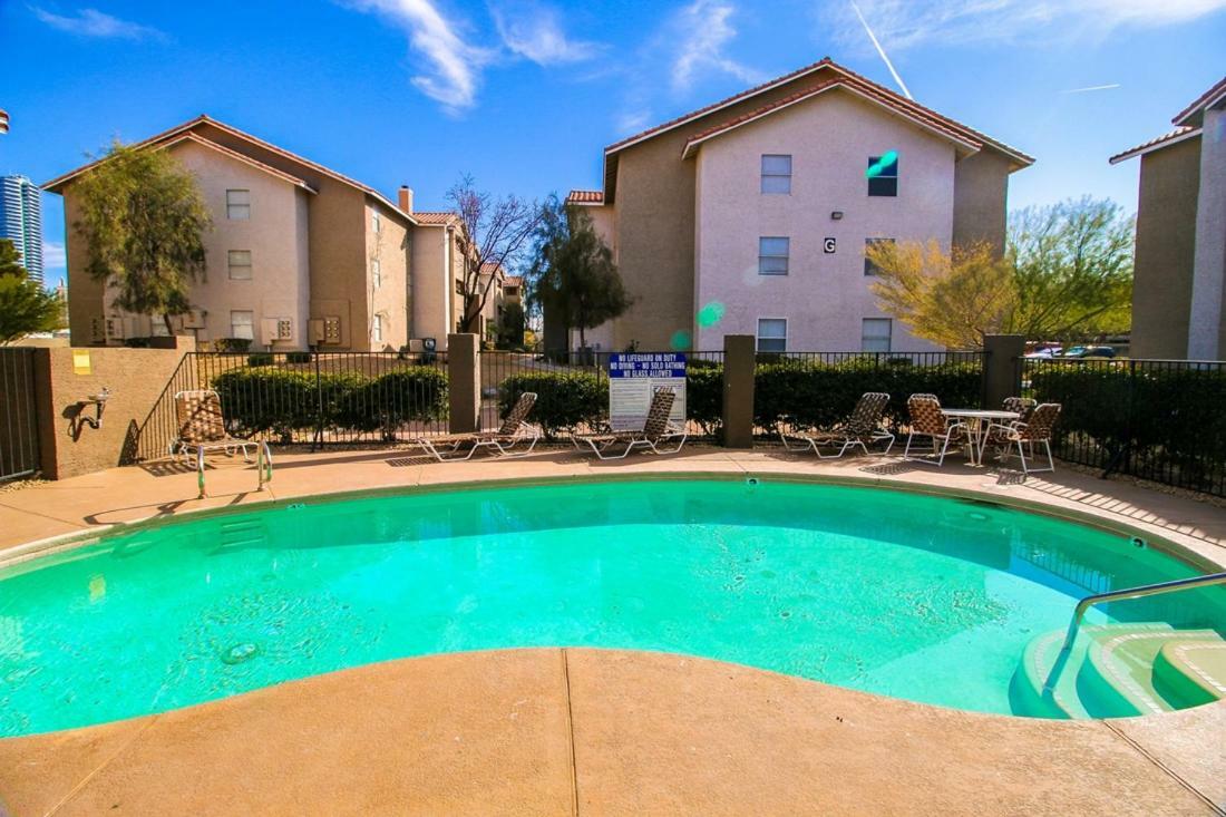 Apartment Strip View Luxury