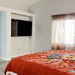 Mickelyn House- 5 Bedroom 3 Bath 5 Minutes To Speedway 18 Min To Strip