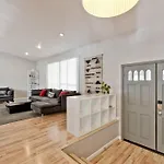 Bright, Modern 4Br With Beautiful Backyard & Pool!