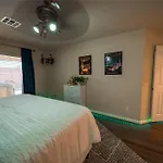 Stunning 4 Bedroom House With Hot Tub By Lv Strip