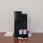 5 Large Studio Apartment With Full Kitchen, Laundry And Bath
