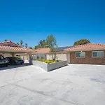 5 Large Studio Apartment With Full Kitchen, Laundry And Bath