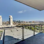One Bedroom Suite With Strip Views 22Nd Floor.