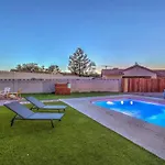 1 Story, 3 Bedroom Home W Hot Tub, Pool Grill, Firepit