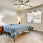 Desert Escape With Pool Oasis Near Golfing And Vegas!