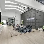 Luxurious 7Br Mansion W Pool, Gym, Spa & Casita