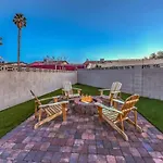 1 Story, 3 Bedroom Home W Hot Tub, Pool Grill, Firepit
