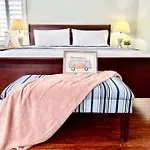 Central Lv 7Bed 5Bd 3Ba Gem