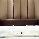 Mgm Grand Hotel & Casino By Suiteness