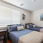 3000Sqft House 8Beds3Bath Pooljacuzzibbqj