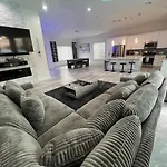 Vegas Oasis Close 2 Strip! Private Hot Tub & Heated Pool