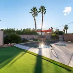 Fun 5 Bedroom Home By Strip, Pool, Putting Green, Karaoke And Games