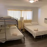 Large Estate 2 Miles To Strip With Pool
