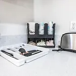Urban Oasis Huge Unit Private Entry