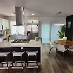 Stylish 4Br Oasis - Luxe Backyard Bbq