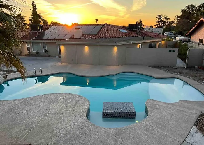 5 Large Studio Apartment With Full Kitchen, Laundry And Bath