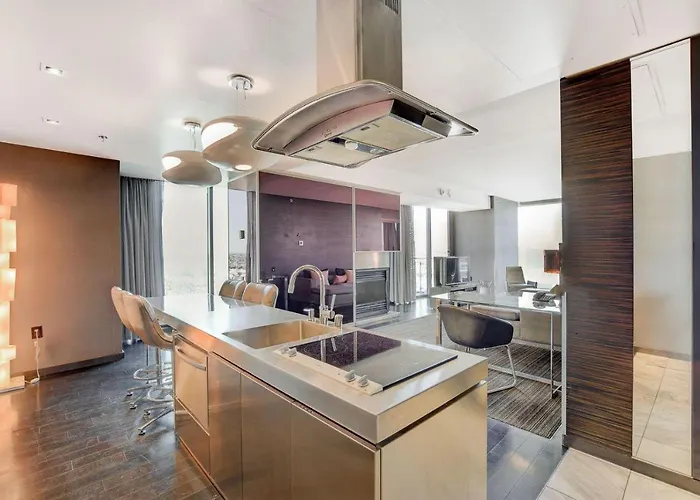 One Bedroom Suite With Strip Views 22Nd Floor.