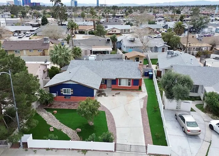 Luxury Home /Pool/Spa/Games/ 3 Mi Vegas Strip