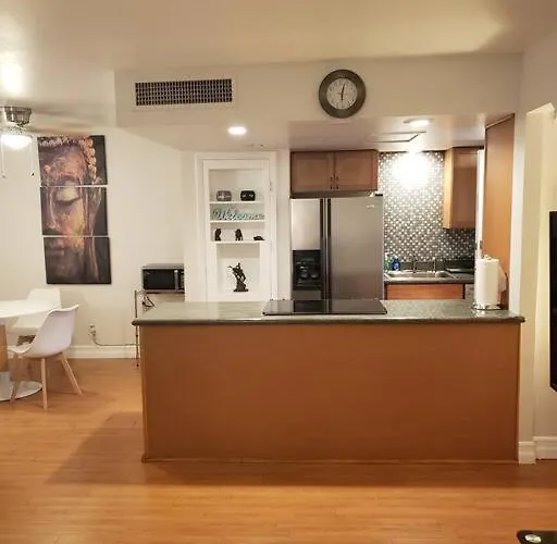 Centrally Located To Strip, Unlv, Stadiums And So Much More!