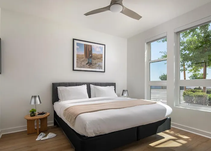 1 Bedroom Luxury Ariva Apartment