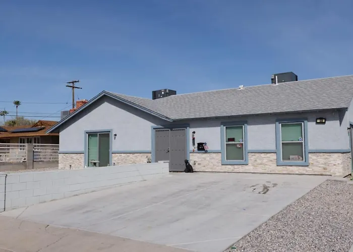 327 7 Bedroom Home With Fenced Yard