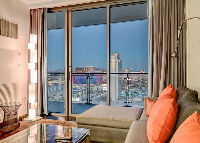 Hi-Rise Condo Private Balcony & Strip Views