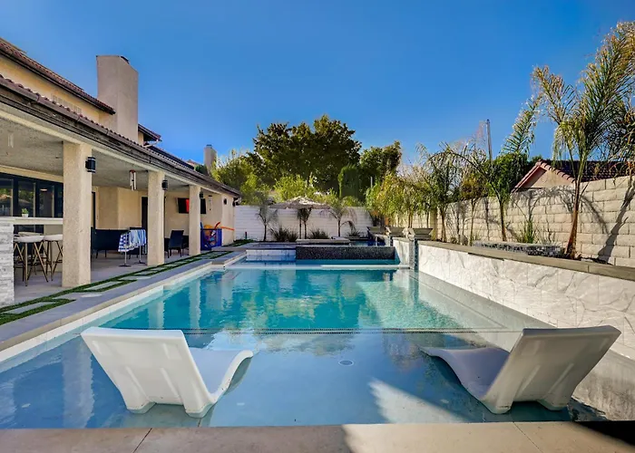 Plush Las Vegas Retreat 5 Min From Strip