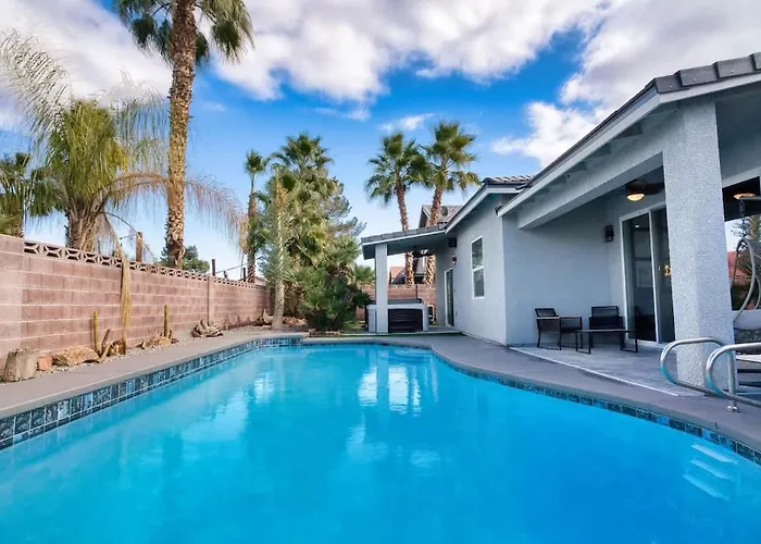 Vegas Oasis Close 2 Strip! Private Hot Tub & Heated Pool