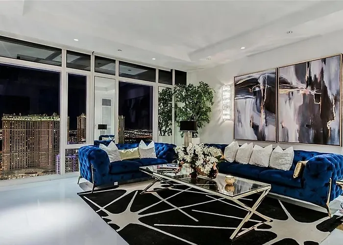 Exquisite High-Rise Condo With Panoramic View