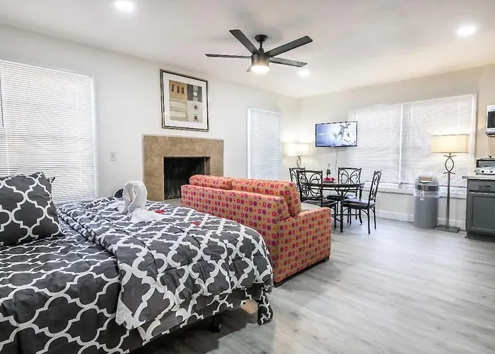 Urban Oasis Huge Unit Private Entry