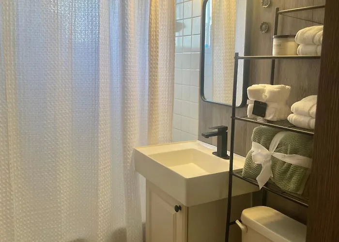 Las Vegas Cozy Hideway- 5 Mins To Fremont Experience!