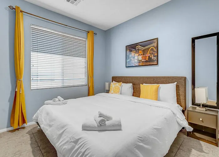 Elegant Golden Arch King Room