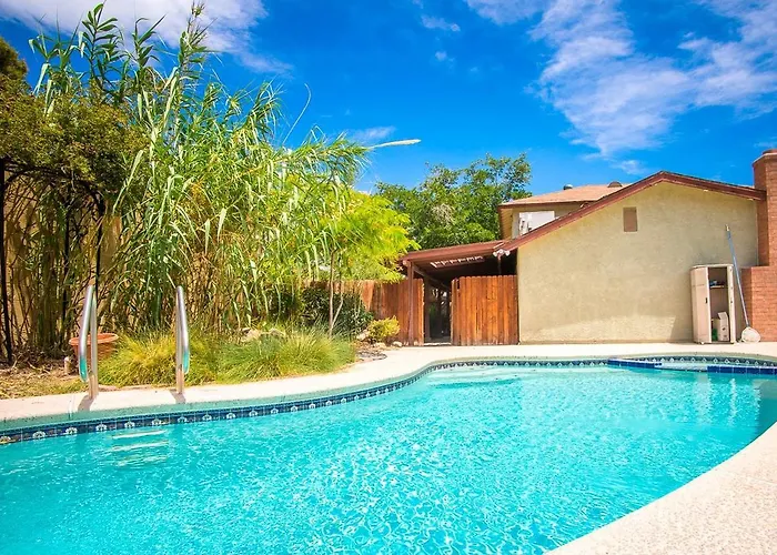 Retro Vegas Utopia 4 Bd Sleeps 14