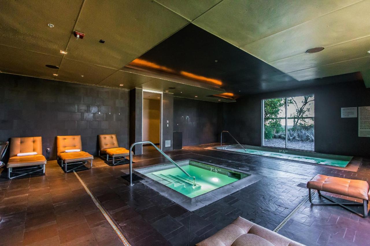 Palms Studio * No Fees * Free Valet Holiday home *