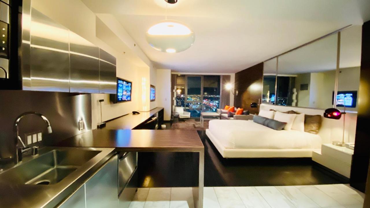 Palms Studio * No Fees * Free Valet Holiday home