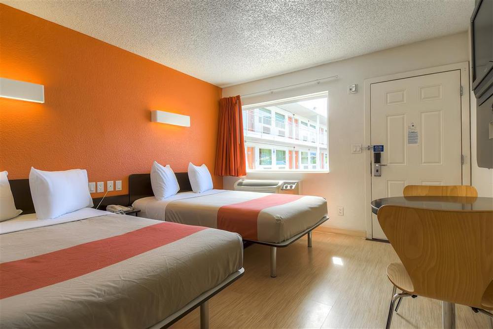 6 Vegas, Nv - I-15 Stadium Hotel