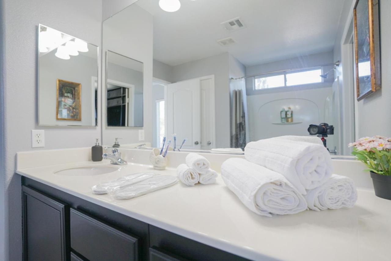 Ultra Modern Vegas 20min From The Strip Holiday home *