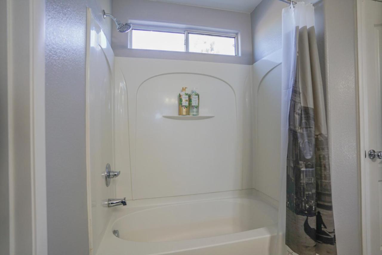 Ultra Modern Vegas 20min From The Strip Holiday home Las Vegas
