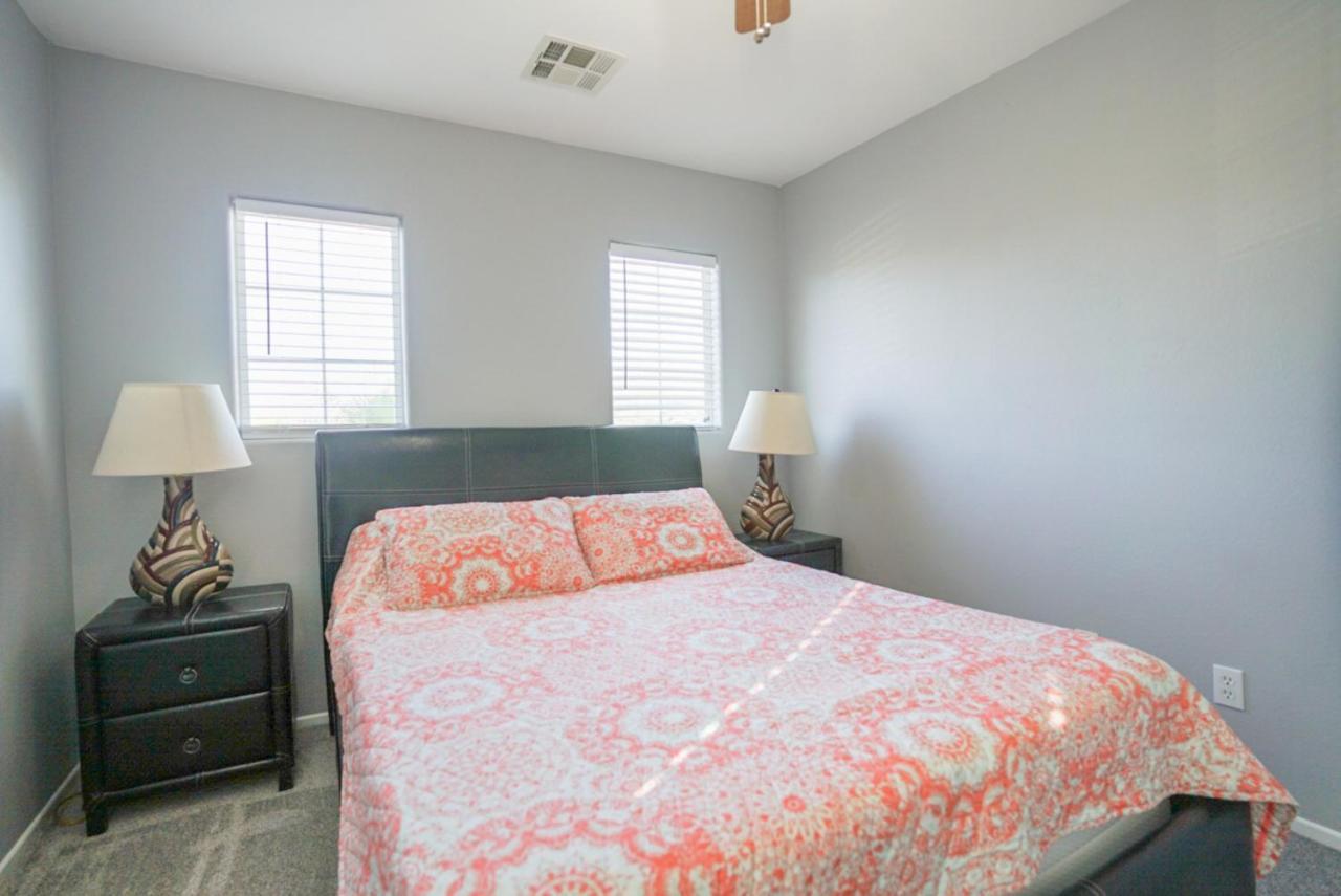 Ultra Modern Vegas 20min From The Strip Holiday home *